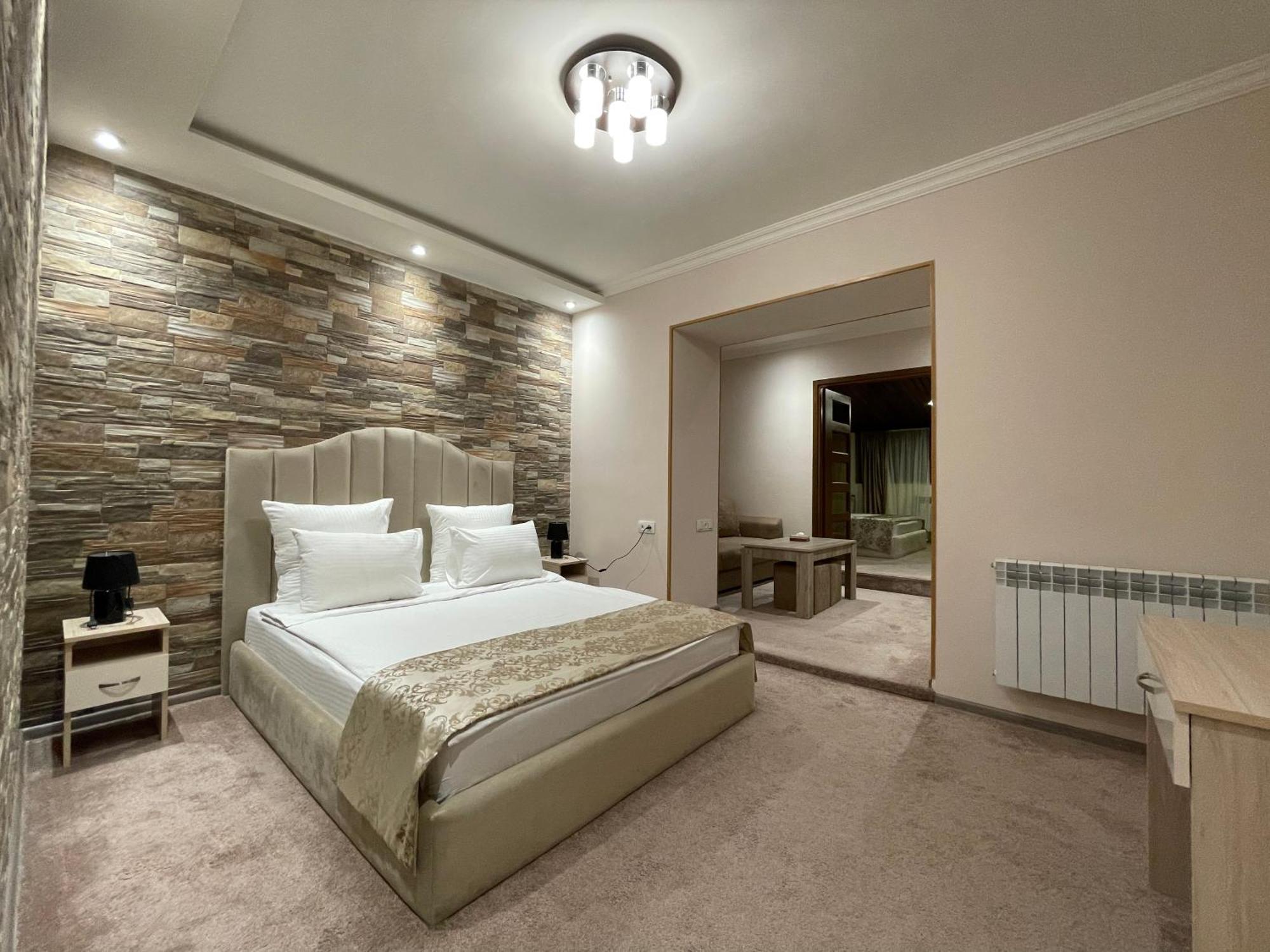 Delin Hotel And Tours Erévan Extérieur photo