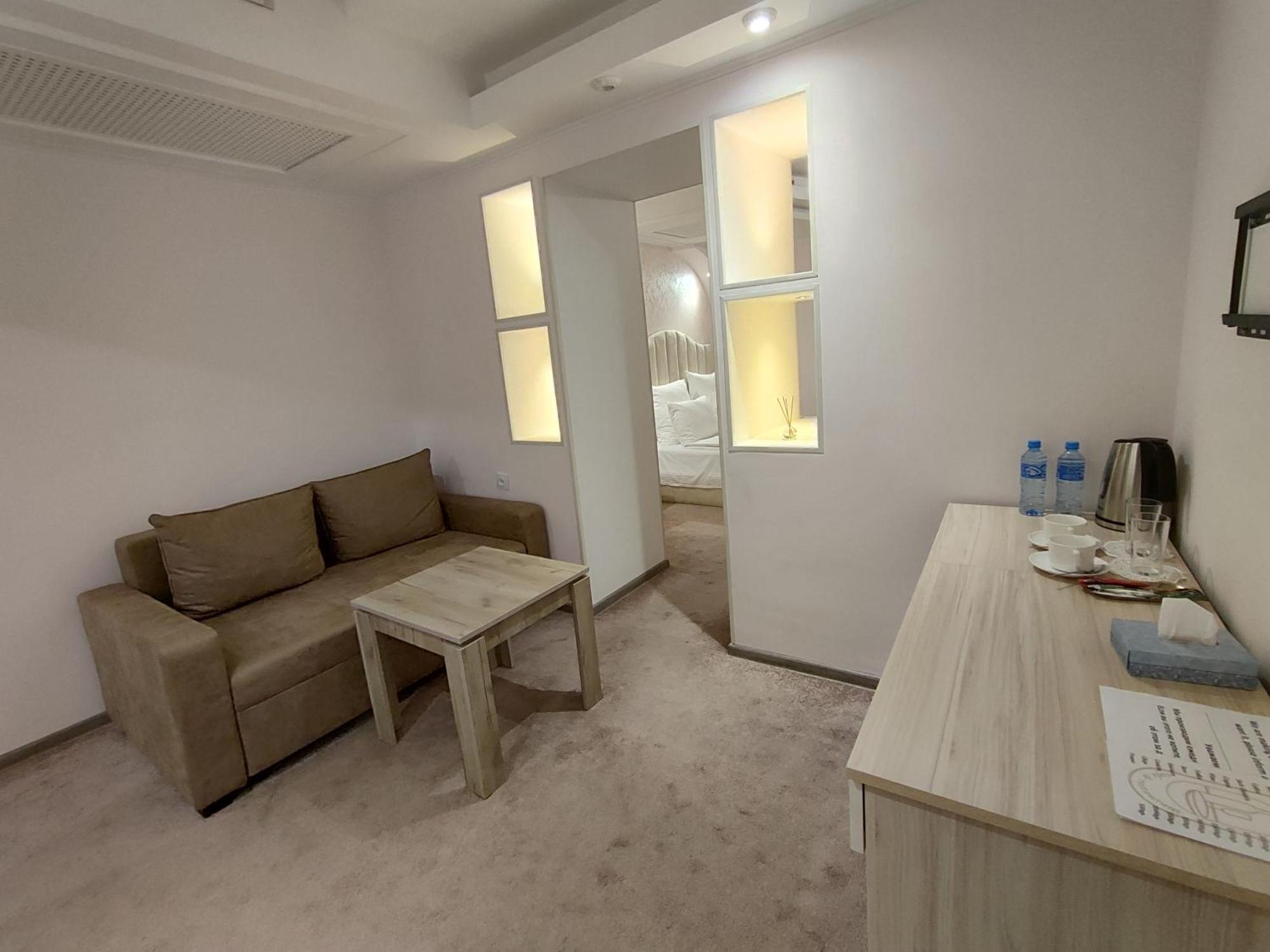Delin Hotel And Tours Erévan Extérieur photo