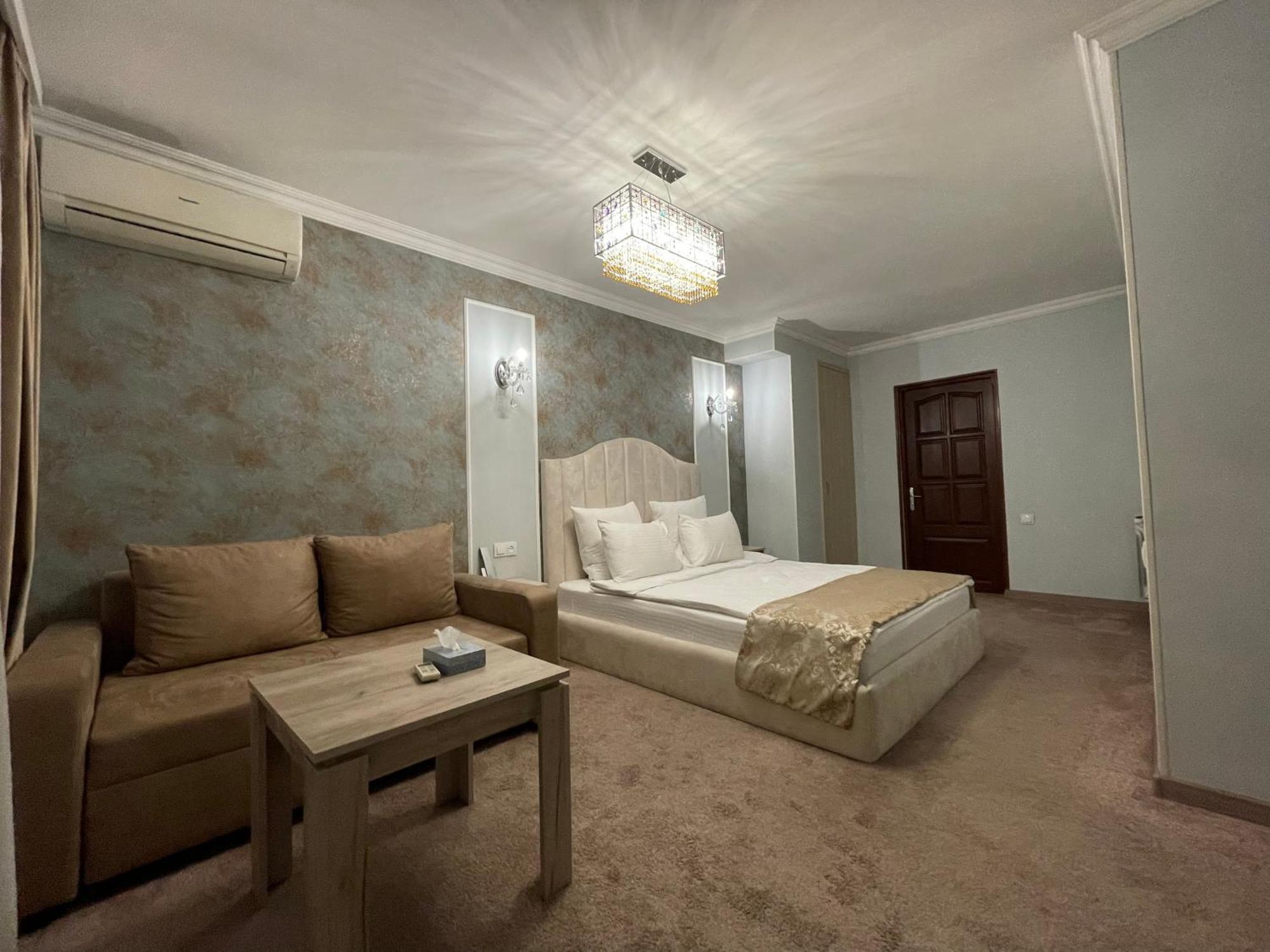 Delin Hotel And Tours Erévan Extérieur photo