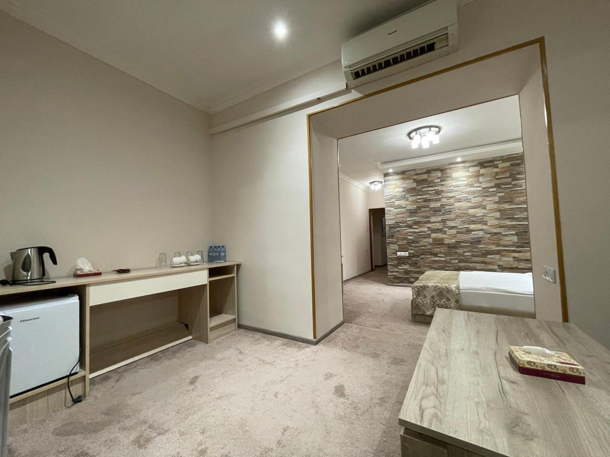 Delin Hotel And Tours Erévan Extérieur photo