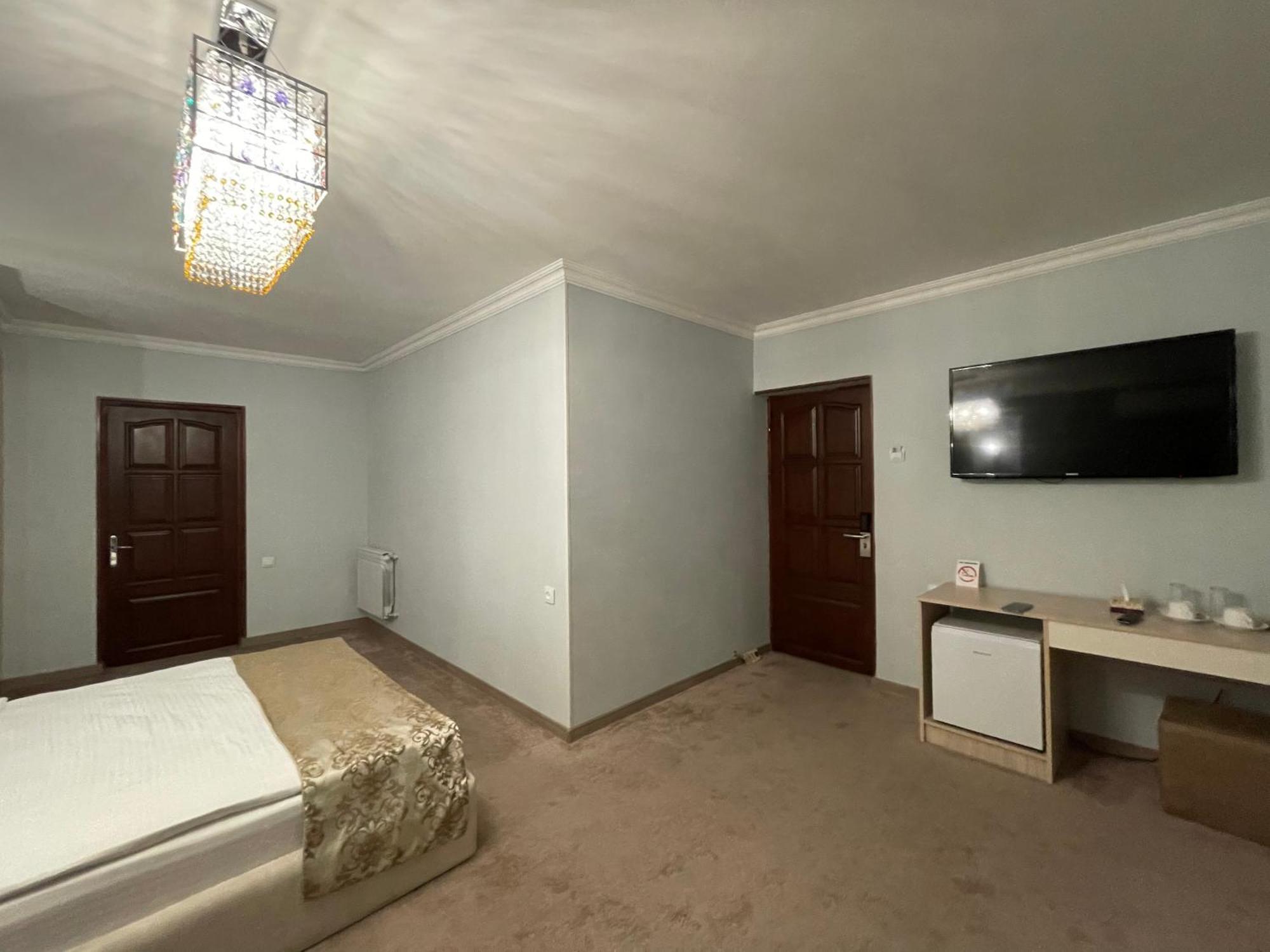 Delin Hotel And Tours Erévan Extérieur photo